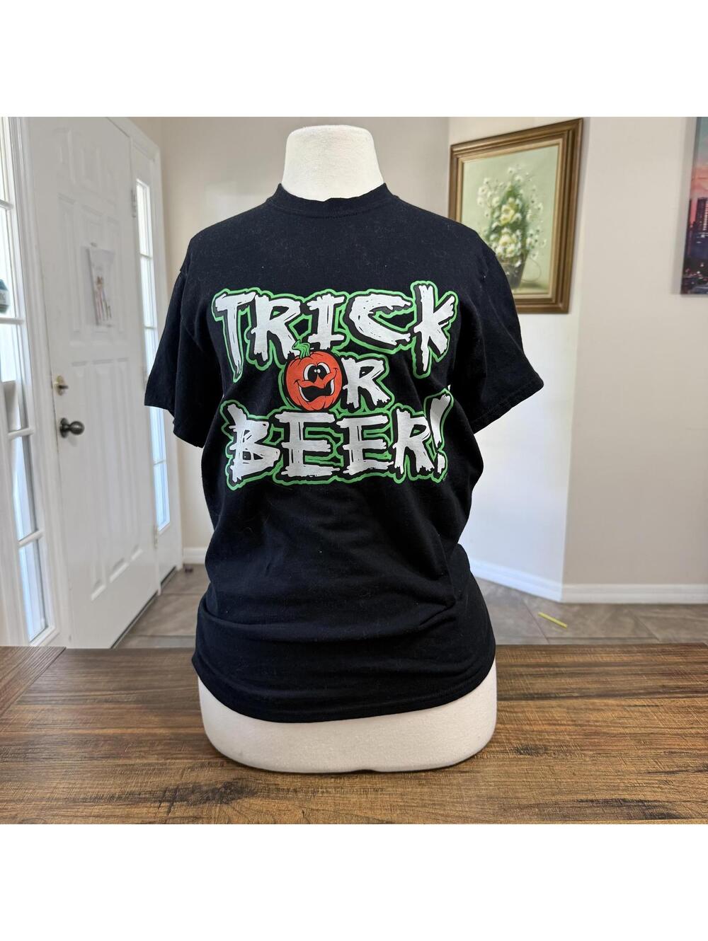 Gildan Black 'Trick or Beer!' Halloween Graphic T-Shirt Size Small